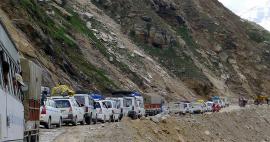 Jízda přes průsmyk Rohtang la