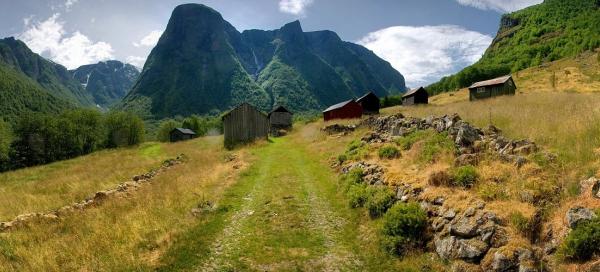 Přes Sognefjorden k Huldafossen
