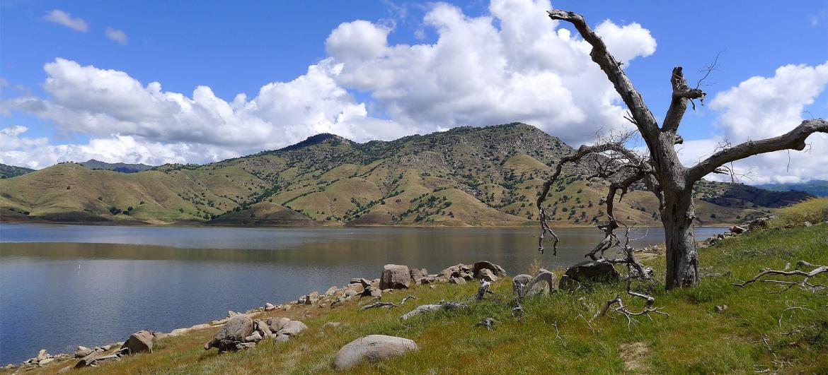 Jízda od jezera Kaweah pod Sequoie