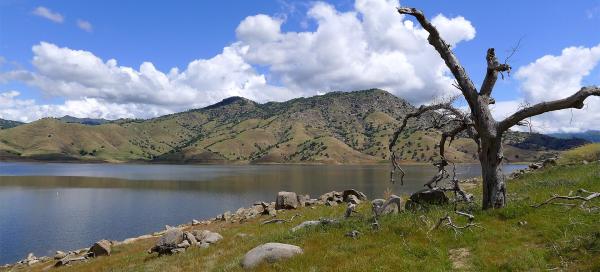 Jízda od jezera Kaweah pod Sequoie