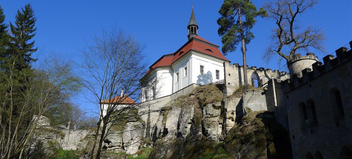 Procházka okolo hradu Valdštejn