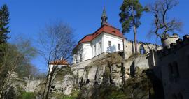 Walk around the castle Valdštejn