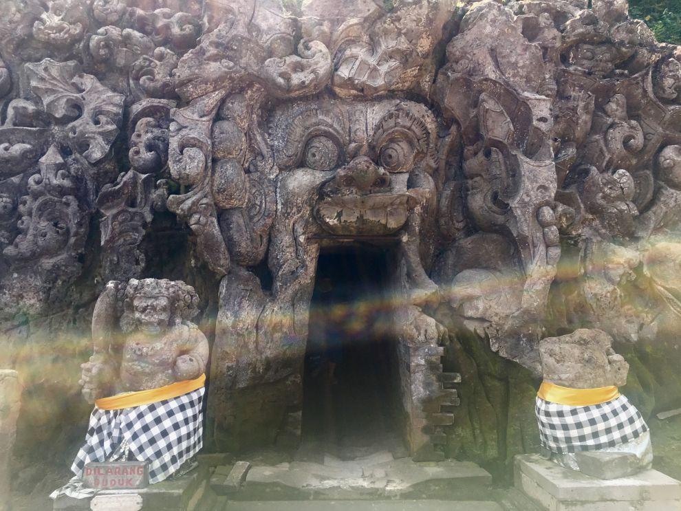 Vstup do jeskyně Elephant cave