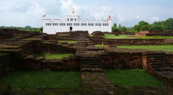 Prastaré ruiny v Lumbini