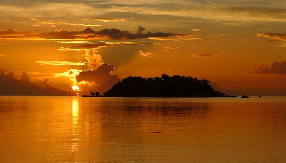 Sunset over Wadigi I.