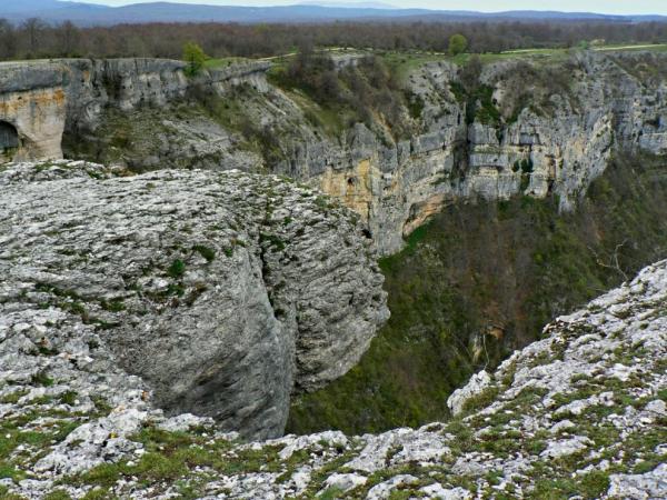 Strmé stěny Urbasa-Andía