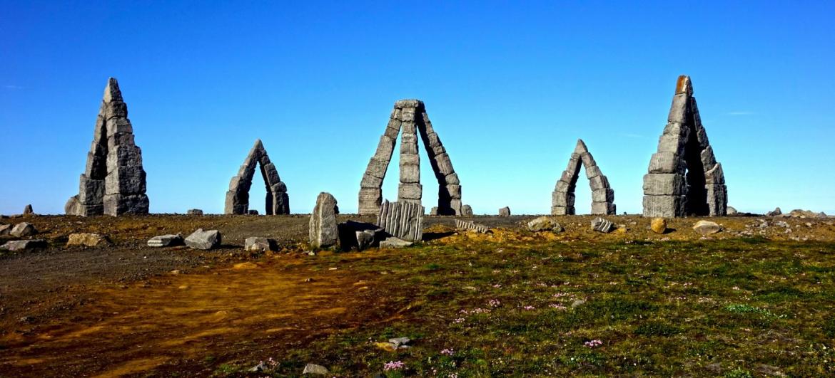 Heimskautsgerðið (Artic Henge)