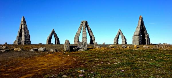 Heimskautsgerðið (Artic Henge)