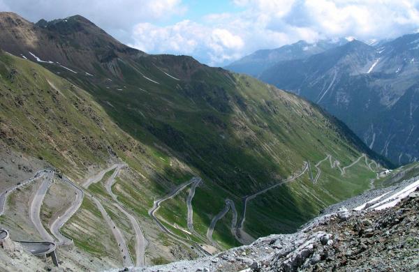 Serpentíny na Stelvio zhora