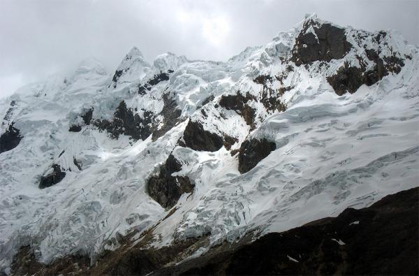 Vrcholky Nevado Ruricocha