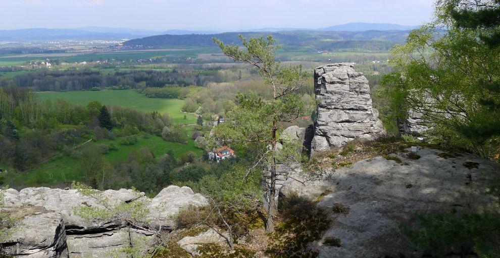 Výhled na Krkonoše a Jizerské hory