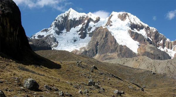 Nevado Abasraju (5 785m n. m.)