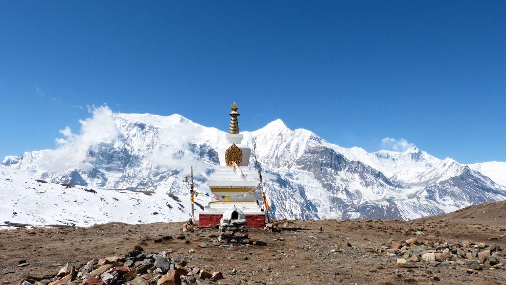 Gompa před jezerem