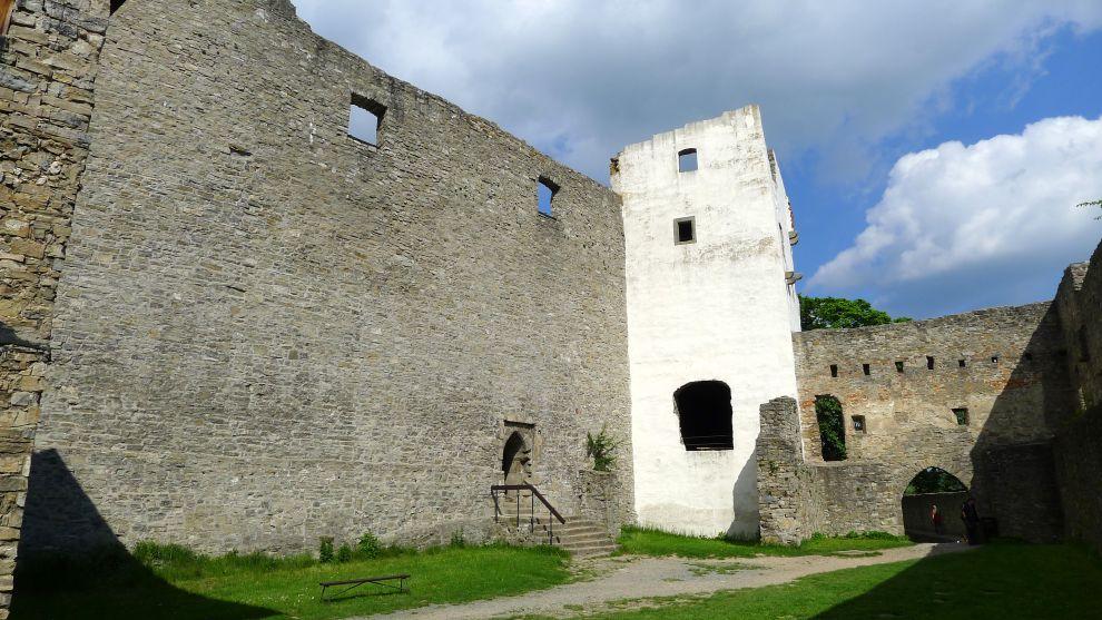 Před vnitřním hradem