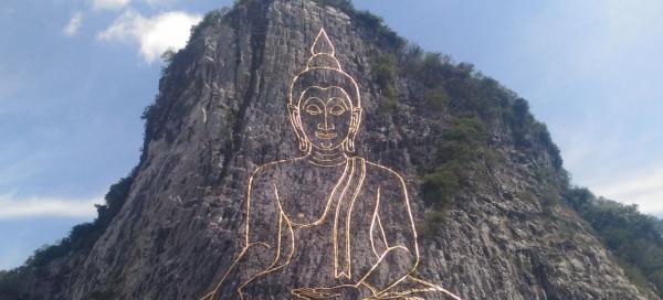 Budha ve skále