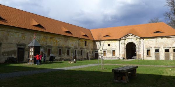Čestný dvůr