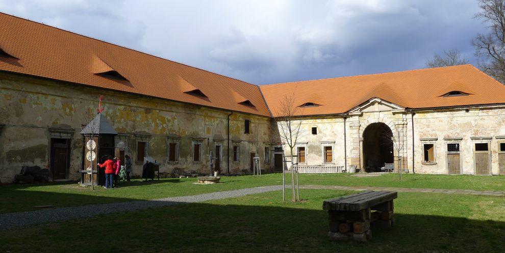 Čestný dvůr