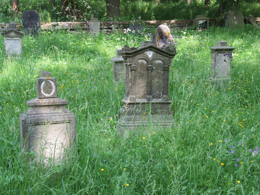 Skoky - hřbitov