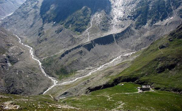 Steep ascent above hut of Martin Busch
