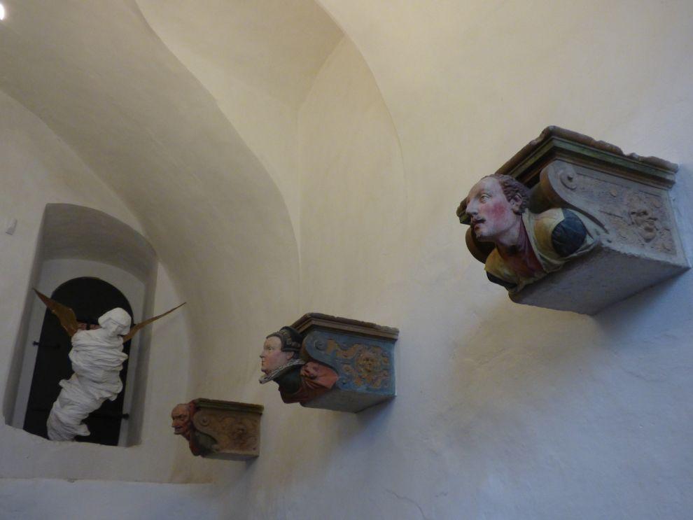 Pozůstatky zbořeného zámeckého křídla