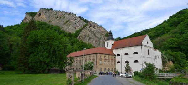Svatojánská skalní stěna