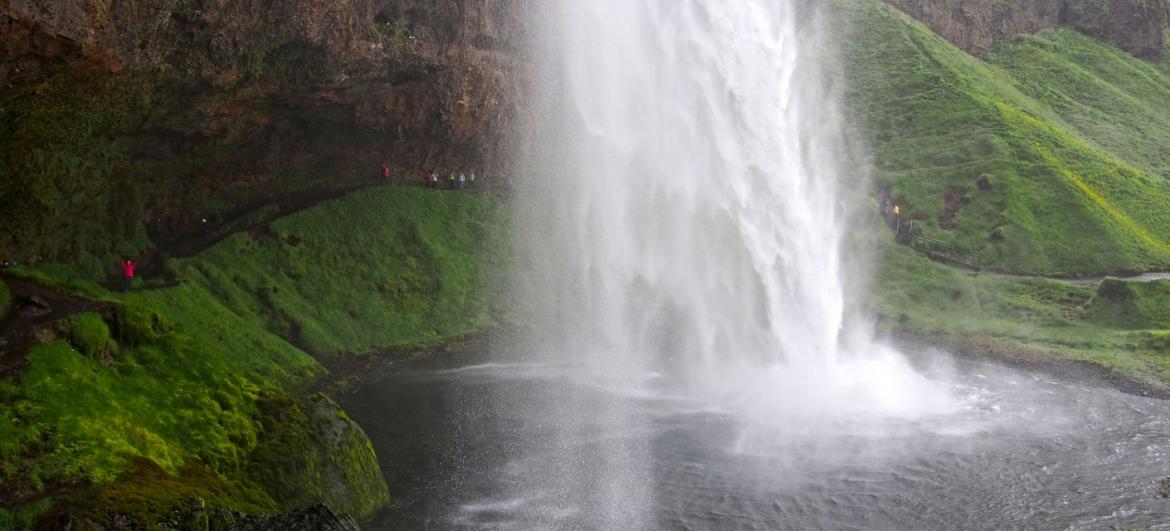Vodopád Seljalandfoss