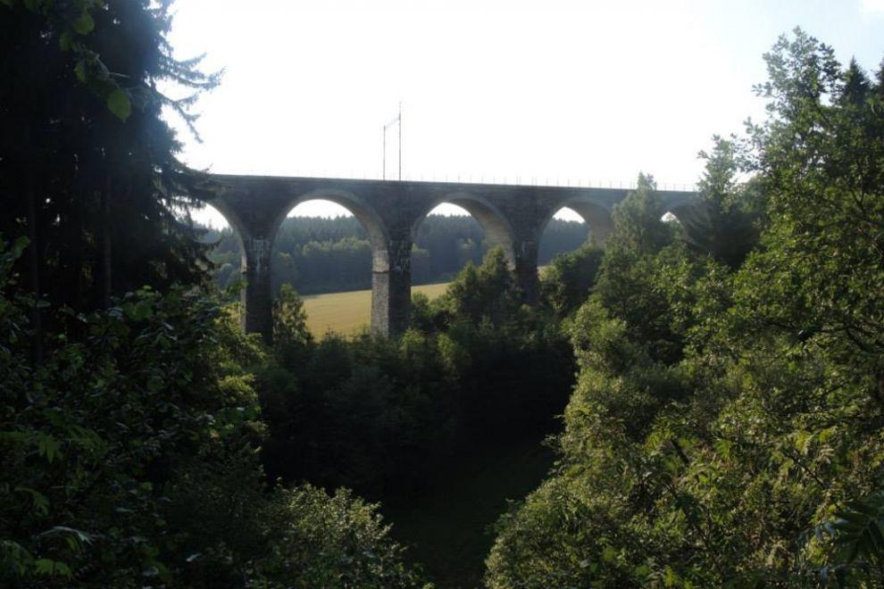 Opět pohled na trať Praha - Brno