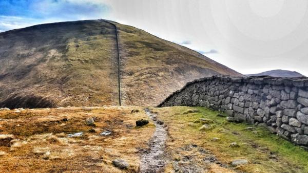 Sedlo mezi Donard a Commedagh