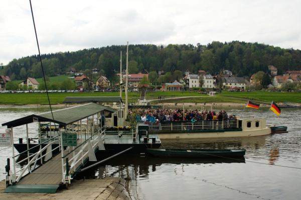 Přívoz kolem 12 hodin