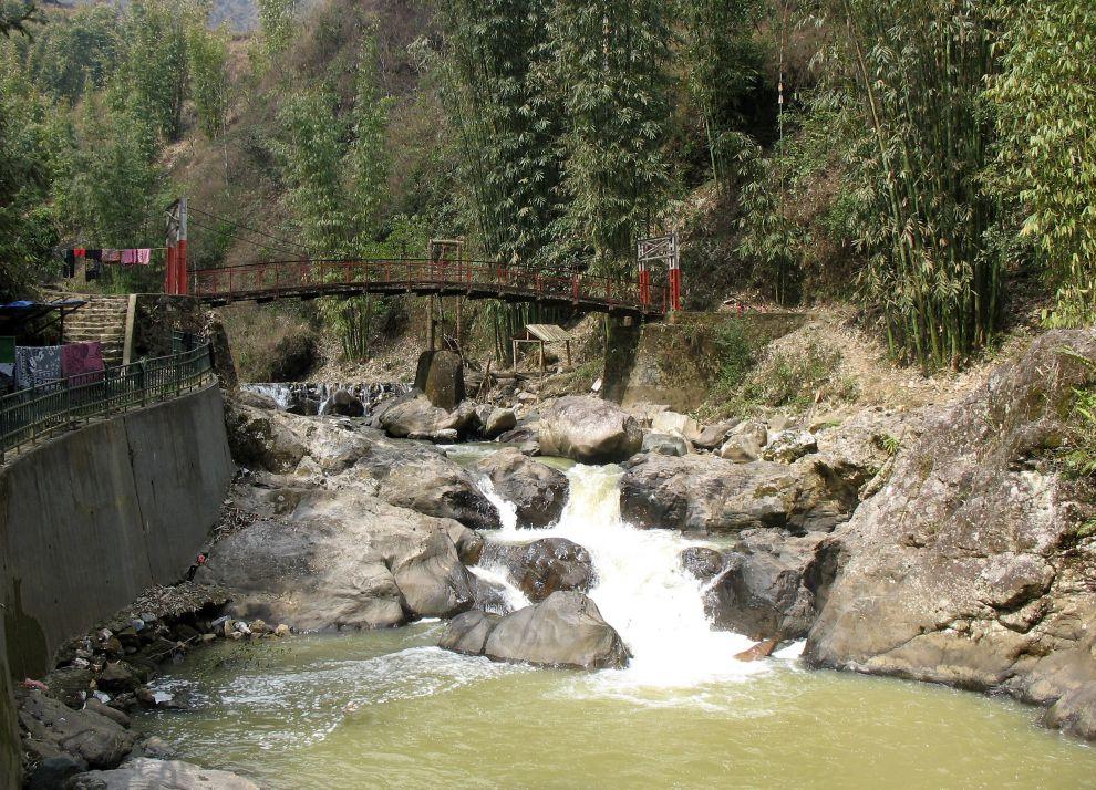 Most přes řeku