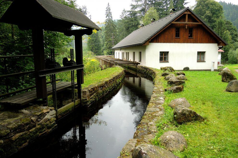 Náhon k Čenkově pile