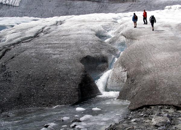Tourists on Glacier Rettenbachferner