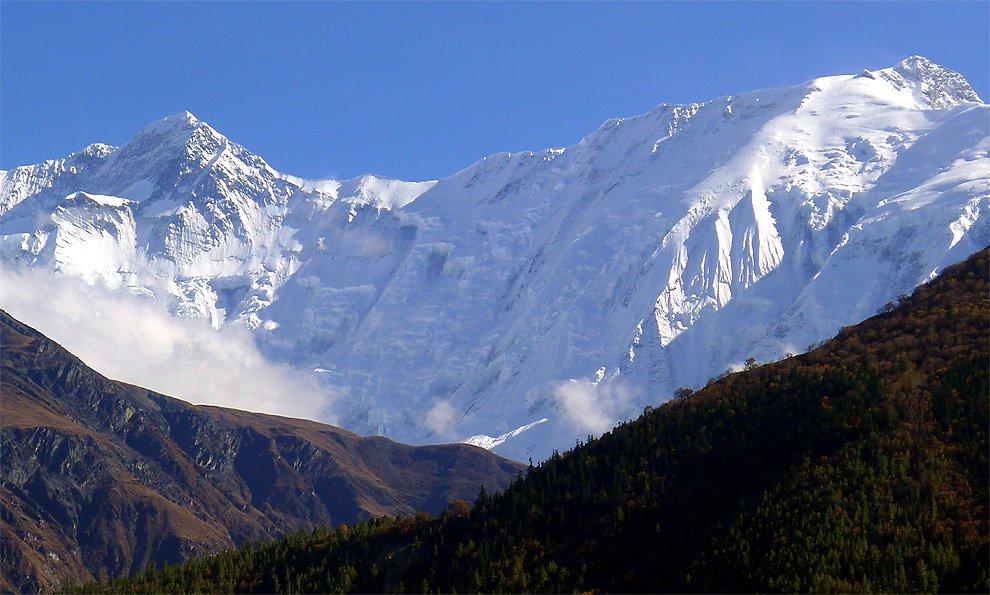 Výhled z Bhraky na Annapurnu