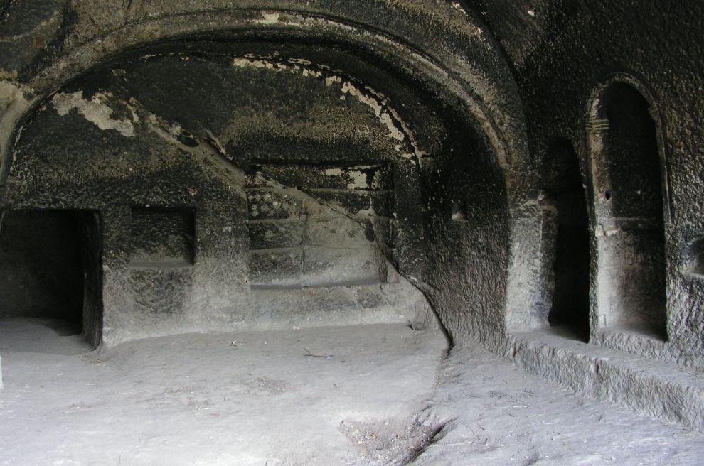 Sklaní byt nebo malý kostel