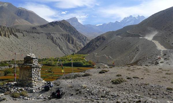 Chorten above Kagbeni