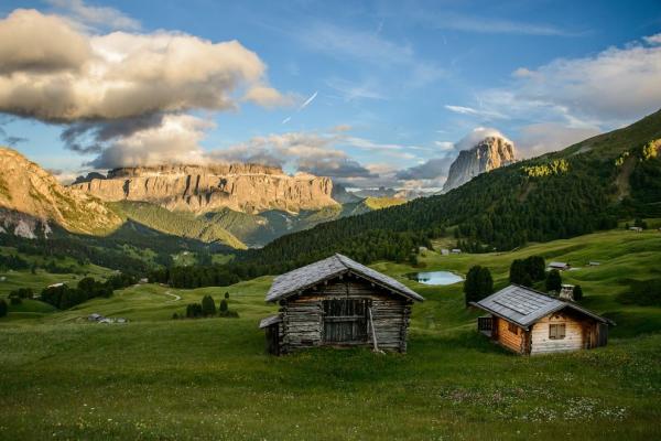 Výhled na horskou skupinu Sella