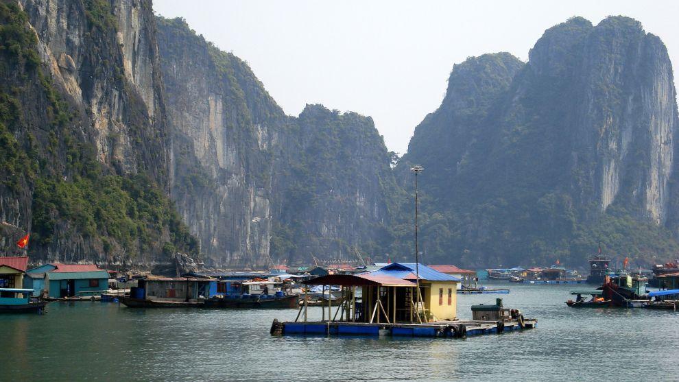 Rybářská vesnice v Ha Long