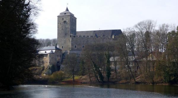 Výhled na hrad Kost od Bílého rybníka