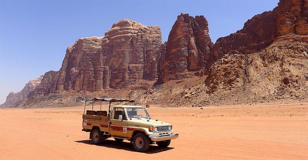 Safari jeep