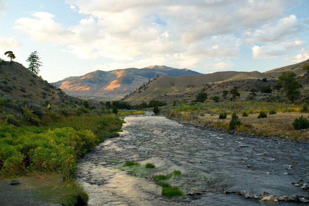 Západ nad Gardner River