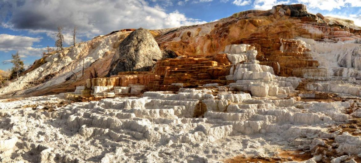 Mammoth Hot Springs - Travertiny