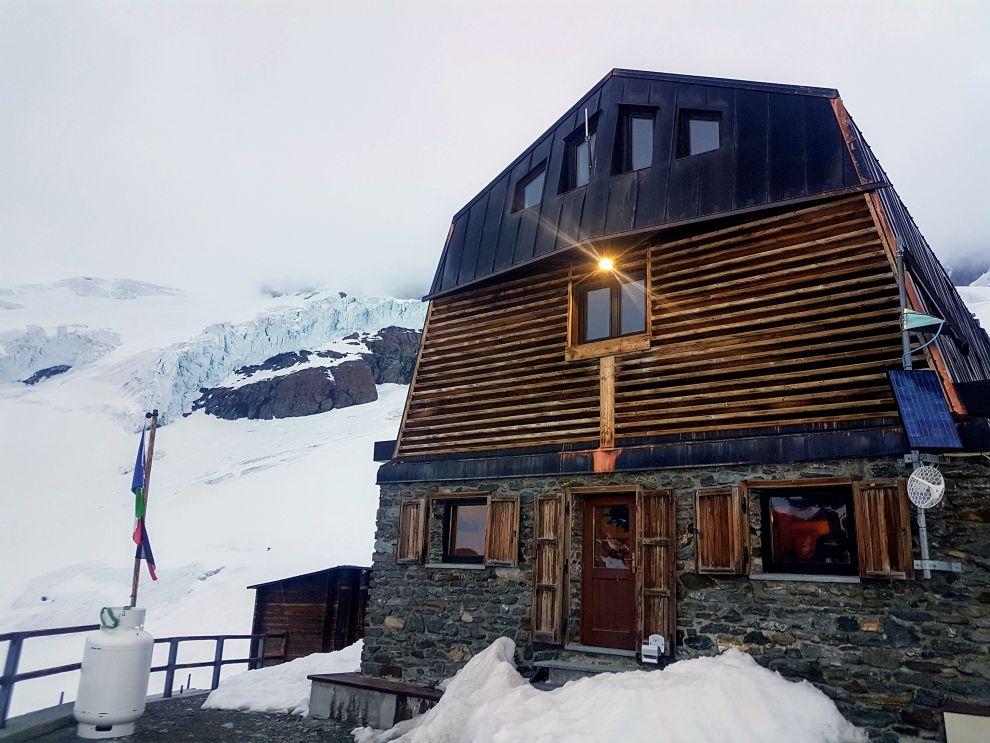 Pohled od chaty Rifugio Guide d’Ayas (3350 m)