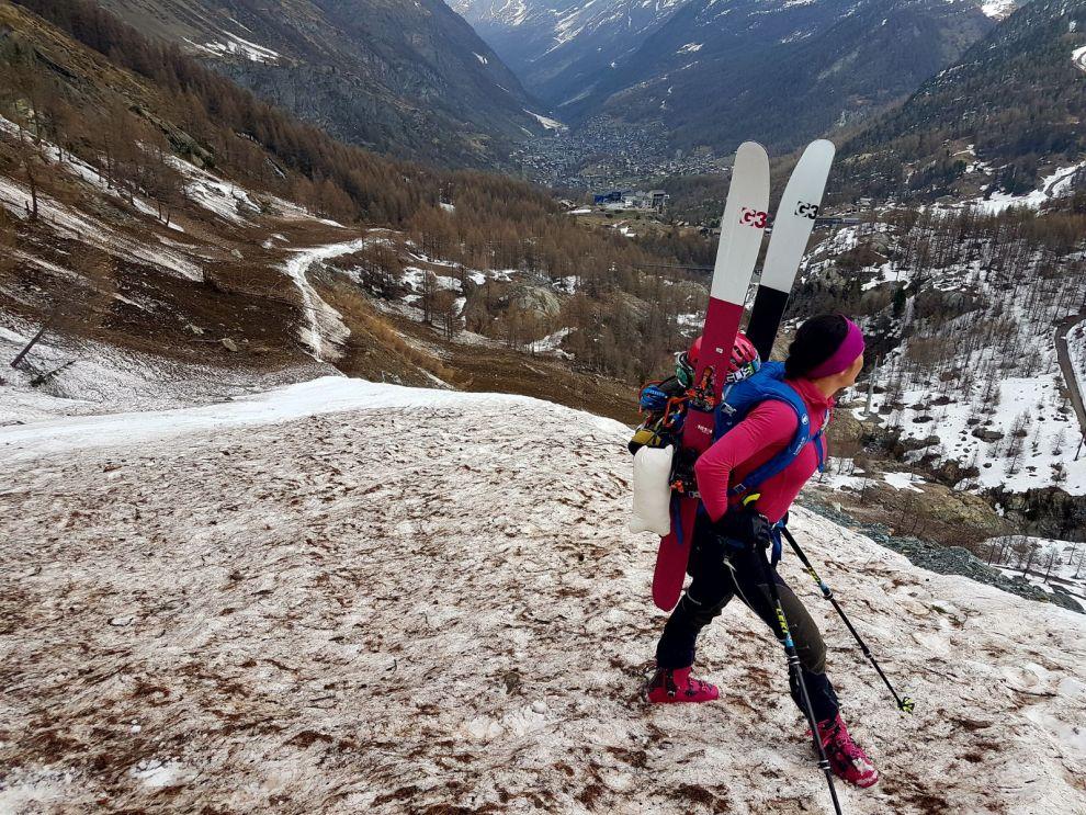 Dojezd zavřenou sjezdovkou nad Zermatt