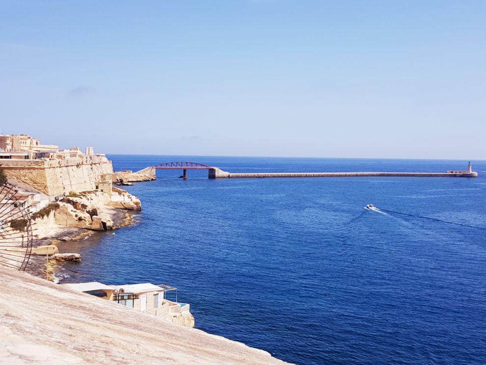 most Breakwater Bridge a majak St. Elmo Lighthouse