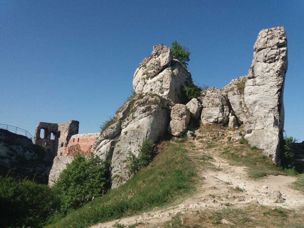 Hrad nebo skála?