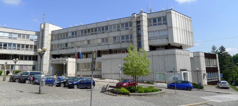 Slovanské náměstí a městský úřad Trutnov