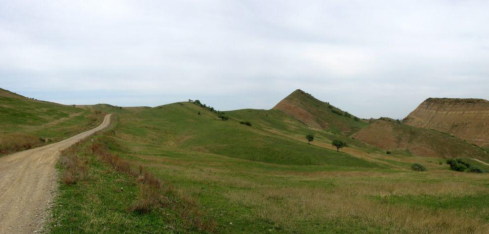 Prašná silnička ke klášteru
