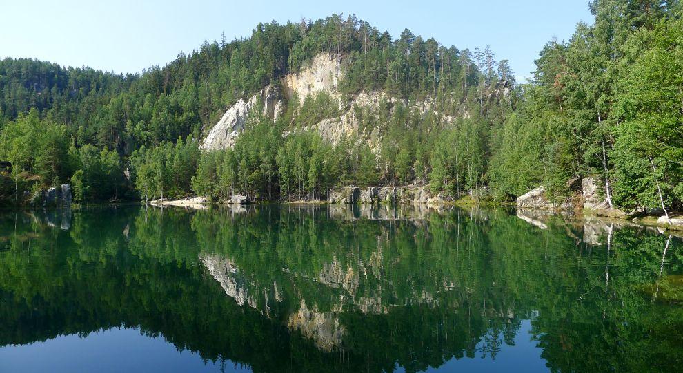 Klasický výhled na jezero Pískovna