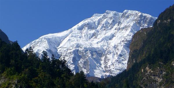 Lamjung Himal z Chame