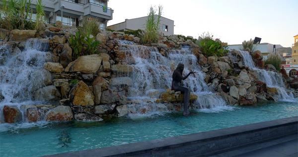 Naturalistic fountain